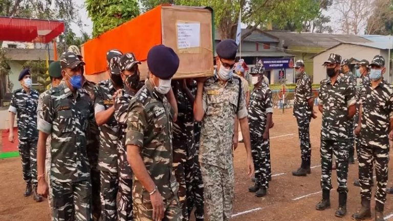 नक्सलियों ने बनाया था ‘U व्यूह’, 15 दिन किया इंतजार: हत्या से पहले काटे इंस्पेक्टर के हाथ, टीम लीडर पर जवानों से अधिक हमले