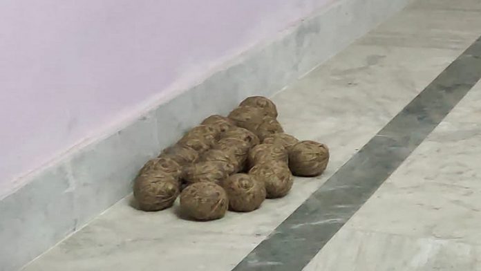 बंगाल के बीरभूम में 200 बम बरामद