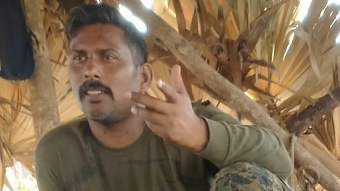 नक्सली बंधक जवान फोटो