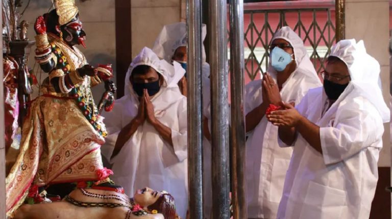 हिंदू मंदिरों ने कोरोना संकट में लाखों-करोड़ों का किया दान: कहीं कोविड सेंटर की व्यवस्था, कहीं हुआ खाने का इंतजाम