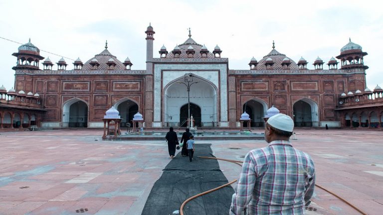 मथुरा की अदालत में फिर उठी मस्जिद की सीढ़ियों से भगवान श्रीकृष्ण की मूर्तियाँ निकलवाने की माँग: 10 मई को अगली सुनवाई