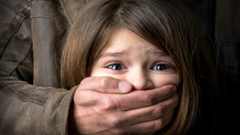 38 साल के अमजद ने 6 साल की बच्ची की रेप के बाद हत्या की, शव को बक्से में छुपाए रखा: दुर्गंध आने पर पड़ोसियों ने पुलिस को दी सूचना