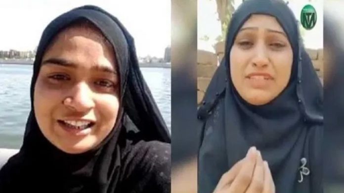 आयशा, हिना खान