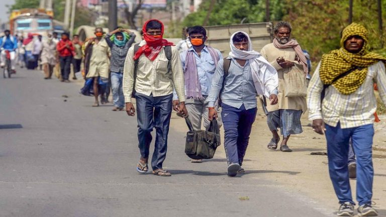 महाराष्ट्र में कोरोना की आड़ में कई धंधे, घर लौट रहे प्रवासी कामगारों से ‘वसूली’ कर रही पुलिस