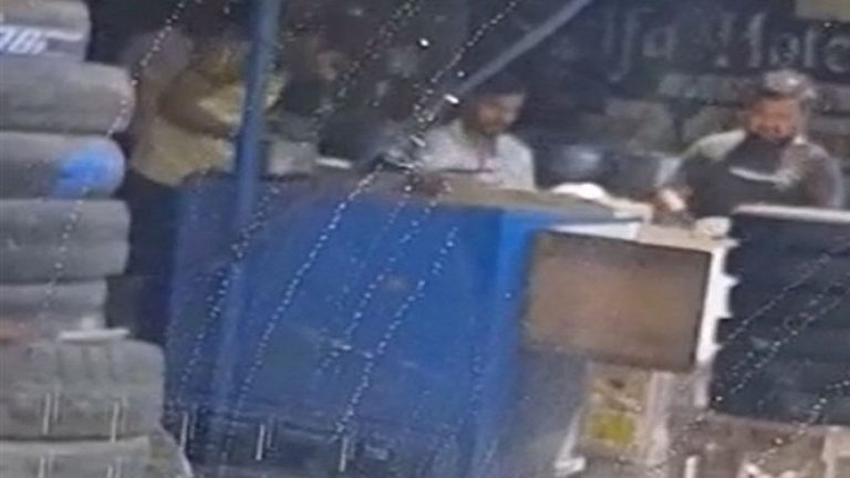 अब गुरुग्राम से आया रोटी पर थूकने का वीडियो, ढाबा संचालक और रसोइया पर FIR