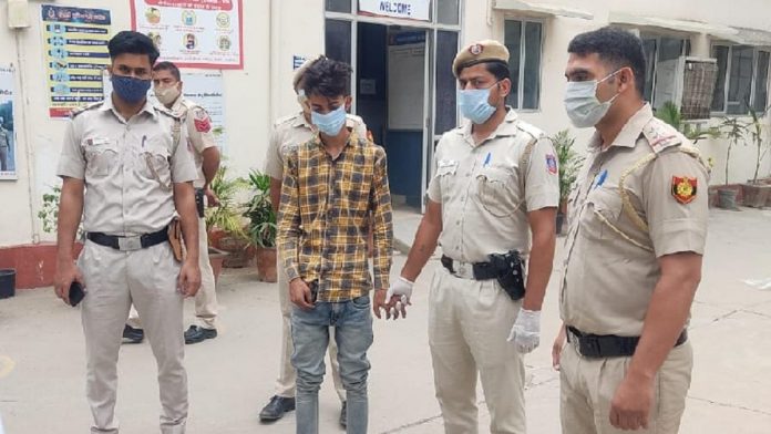 दिल्ली पुलिस इंस्टाग्राम ब्लैकमेल
