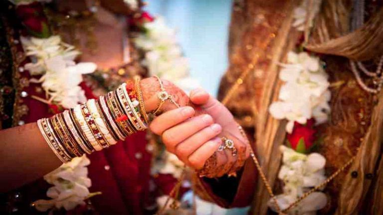 मुस्लिम से हिन्दू बनी, आर्य समाज मंदिर में शादी; अब्बा और समुदाय के लोग दे रहे धमकी: महिला को सुरक्षा देने का HC का ​निर्देश
