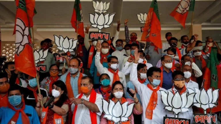 ‘बैलेंस’ वाली पॉलिटिक्स से बंगाल में पिछड़ी बीजेपी? असम से सीख सकती है- क्या करें, क्या न करें