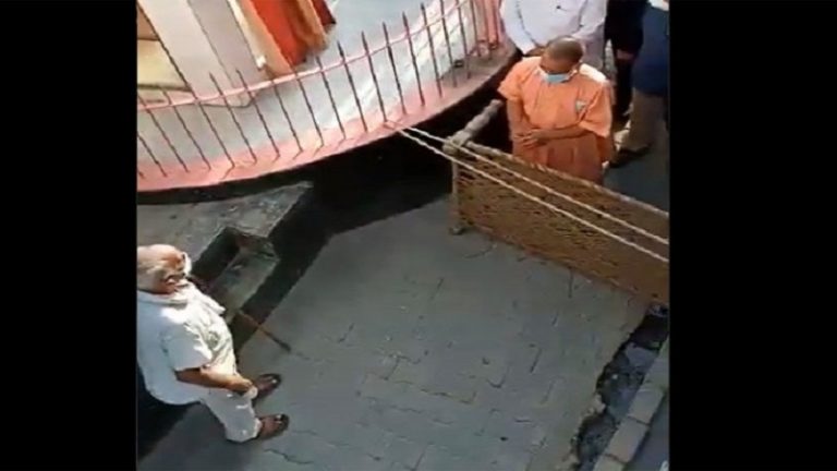 ‘बुजुर्ग ने CM योगी को गाँव में नहीं घुसने दिया’: एडिटेड वीडियो शेयर कर झूठ फैलाने वाले कॉन्ग्रेस नेता पर FIR