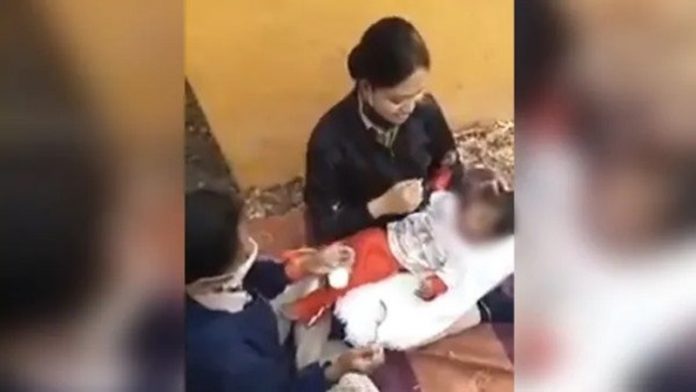 पुणे माँ लाश बच्चा