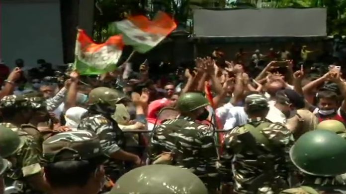 नारदा स्टिंग केस टीएमसी समर्थक CBI दफ्तर