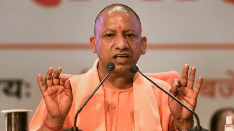 26% टीकाकरण के साथ नंबर वन नोएडा, लखनऊ दूसरे पर: कोरोना कर्फ्यू में छूट का स्वास्थ्य मंत्री ने किया इशारा