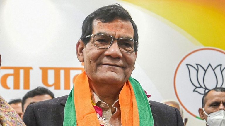PM मोदी के करीबी पूर्व IAS एके शर्मा बने यूपी BJP के प्रदेश उपाध्यक्ष, राज्य में कोरोना नियंत्रण में रहा अहम योगदान