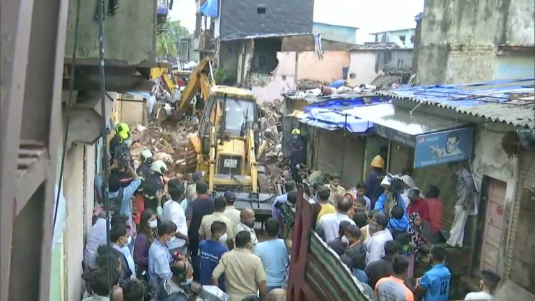 मुंबई में 8 बच्चों सहित 11 की मौत: भारी बारिश के कारण गिरी चार मंजिला इमारत, BJP नेता ने कहा हत्या