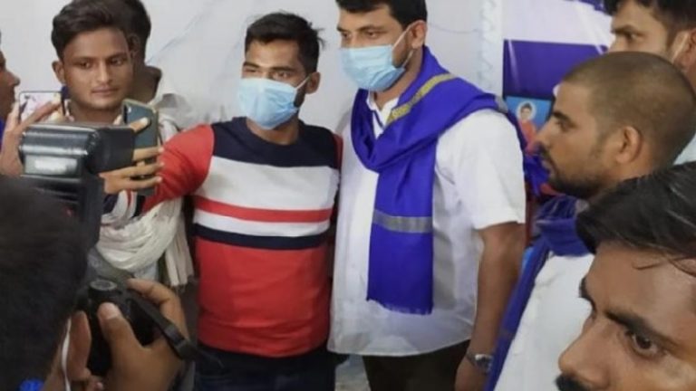 ‘तुम्हारी लड़कियों को फँसा कर रोज… ‘: ‘भीम आर्मी’ के कार्यकर्ता का ऑडियो वायरल, पंडितों-ठाकुरों को मारने का दावा