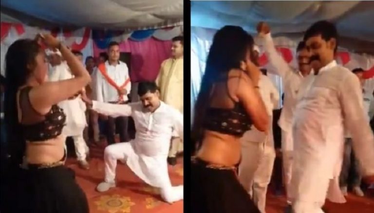 ‘अखिलेश भैइया के बाटे नाच-ब, अबकी बनाई अखिलेश जी के ताज-ह’ – बार बालाओं के साथ सपा नेता का डांस, खोज रही UP पुलिस