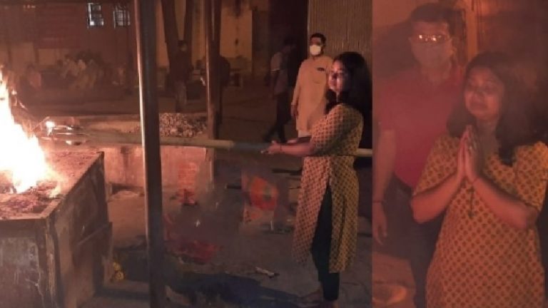ईसाई बन गया बेटा, माँ को मुखाग्नि देने से किया इनकार: 1100 Km दूर से आई नातिन, किया अंतिम संस्कार