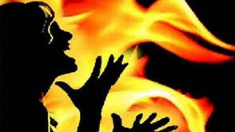 प्रेमी संग निकाह करना चाहती थी 20 साल की तसीम, छोटे भाई ताजुद्दीन और अम्मी-अब्बू ने पेट्रोल डाल आग लगा दी