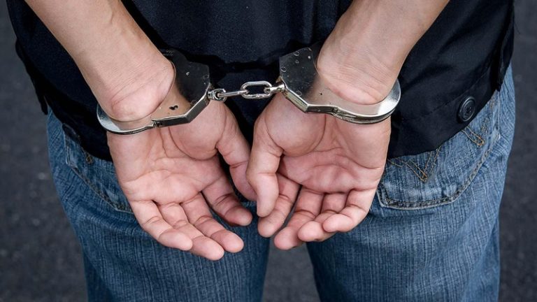 ‘चलती ट्रेन में महिला का अंडरगारमेंट्स निकाल कर सूँघा, फिर छाती पर रख लिया’: महाराष्ट्र में NCB अधिकारी गिरफ्तार