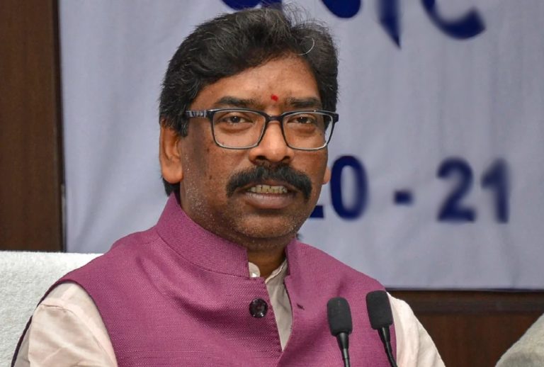 केजरीवाल की तरह पलटे हेमंत सोरेन: पहले की झारखंड में सभी के लिए मुफ्त वैक्सीन की घोषणा, अब चाहते हैं केंद्र करे भुगतान