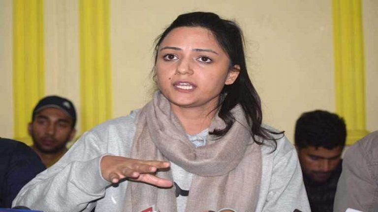 शेहला रशीद ने लिखा- मैं मुसलमान हूँ… भड़के कट्टरपंथियों ने कहा- जाहिल औरत, कुरान पढ़, अल्लाह से माफी माँग