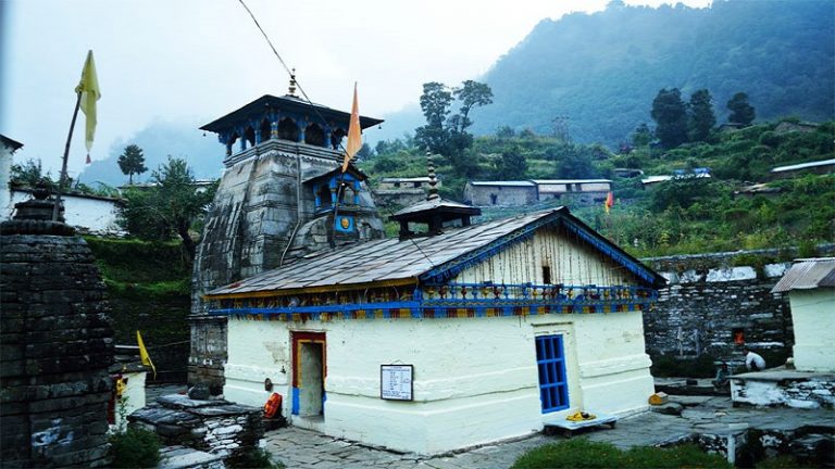 विराजमान भगवान विष्णु, प्रसिद्धि माता पार्वती और भगवान शिव को लेकर: त्रियुगीनारायण मंदिर की कहानी