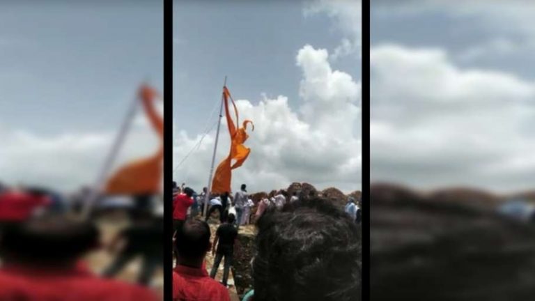 ‘श्री राम’ लिखे भगवा ध्वज को भीड़ के सामने राजस्थान के विधायक रामकेश मीणा ने फाड़ डाला: वीडियो वायरल