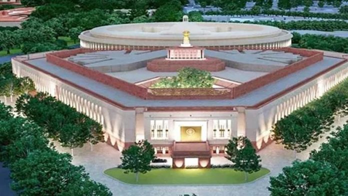 केंद्र सरकार ने कहा है कि देश का नया संसद भवन बनकर तैयार हो जाएगा
