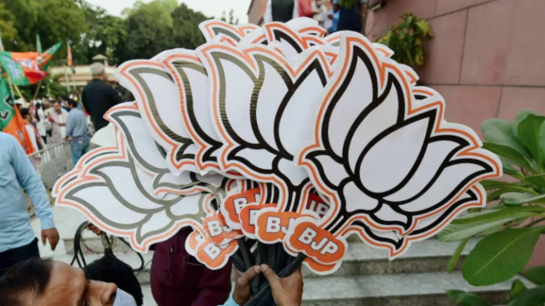 825 में से 600+ सीट पर भगवा लहर, 5 जीत के साथ कॉन्ग्रेस फुस्स: PM मोदी ने CM योगी को दी बधाई