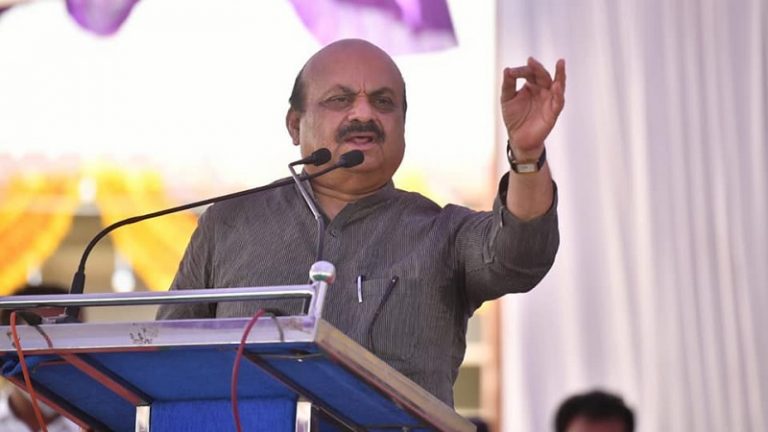 बसवराज बोम्मई ने ली कर्नाटक CM की शपथ, ‘जंजीर’ देख रहे थे पिता जब मिली थी मुख्यमंत्री चुने जाने की खबर