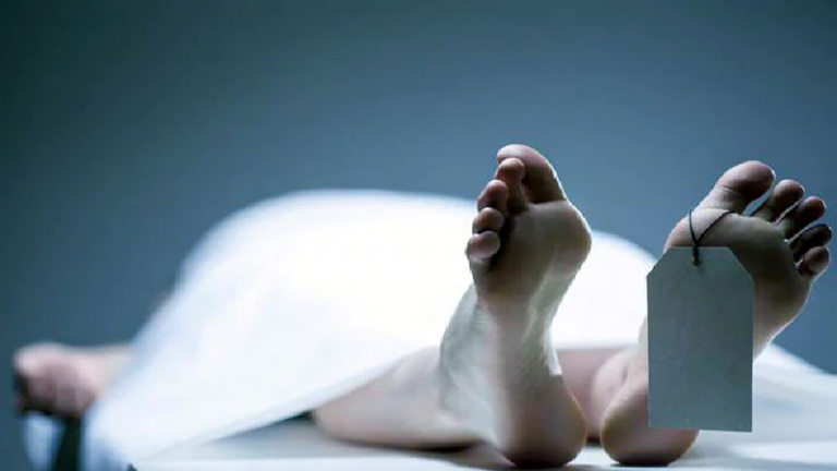 कीलों वाली लकड़ी से पीट-पीट कर बेटी को मार डाला… क्योंकि दूसरी बीवी को खुश करना था