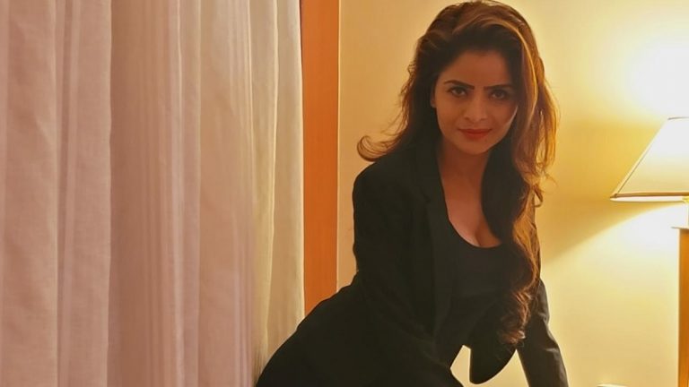 ‘वेब सीरीज में काम के बहाने बुलाया, 3 बौनों ने कपड़े उतार किया यौन शोषण’: गहना वशिष्ठ ने दायर की अग्रिम जमानत याचिका
