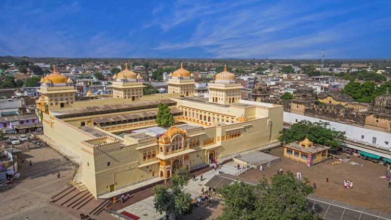 कृष्णभक्त Vs रामभक्त और ओरछा में रामराजा मंदिर की स्थापना, जहाँ श्री राम को MP पुलिस देती है ‘गार्ड ऑफ ऑनर’