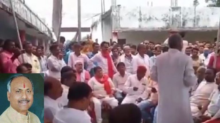 ‘अपना तैनाती से लाठी डंडा लाए हो, ले लो; नहीं तो वहाँ पड़ा है’: सपा के पूर्व MLA का हिंसा के लिए भड़काते वीडियो वायरल