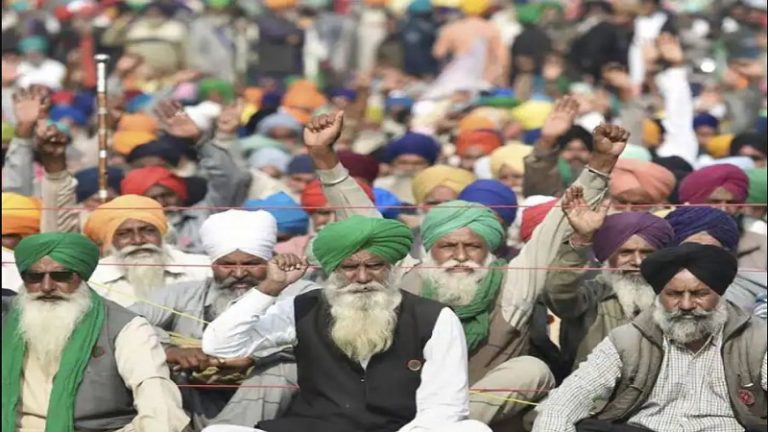 ‘आधी रात को बजेगा हॉर्न, ट्रैक्टर और सिलिंडर लेकर हाइवे पर जुटें’: किसानों ने संसद भवन के सामने प्रदर्शन का किया ऐलान