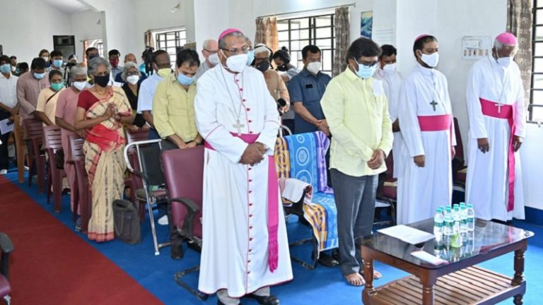 अर्बन नक्सल के सम्मान में झारखंड के CM ने उतारे जूते: स्टेन स्वामी की तुलना बिरसा मुंडा से की, कहा- युगों बाद ऐसे लोग आते हैं