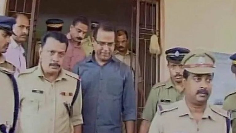 केरल के 53 वर्षीय दोषी पादरी रॉबिन से शादी के लिए रेप पीड़िता पहुँची SC: 20 साल की हुई थी सजा, सोमवार को होगी सुनवाई
