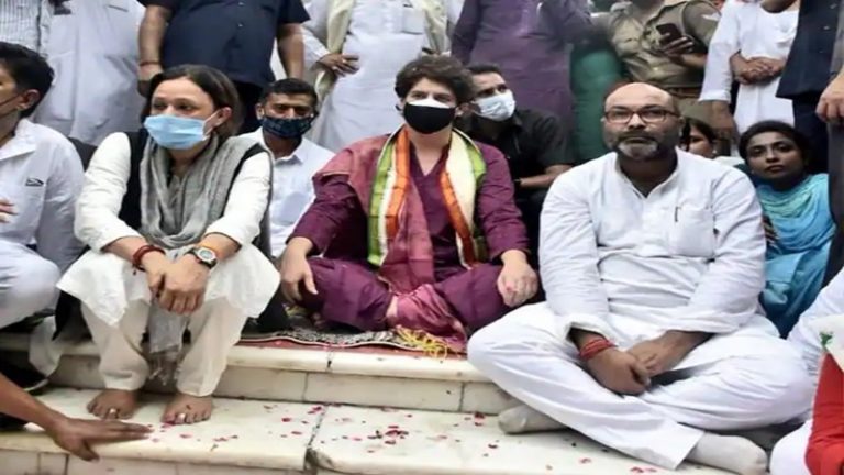 प्रियंका गाँधी के धरने पर यूपी पुलिस का एक्शन: प्रदेश कॉन्ग्रेस अध्यक्ष समेत 500 से अधिक कार्यकर्ताओं पर FIR