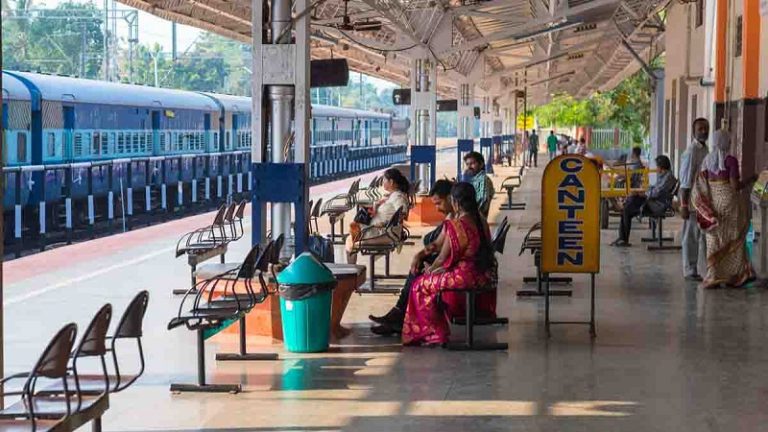 ‘आदर्श स्टेशन योजना’ के तहत 1,206 स्टेशन हुए आधुनिक, जल्द हासिल होगा 1,253 का लक्ष्य: अश्विनी वैष्णव