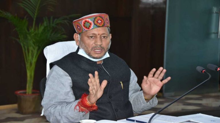 उत्तराखंड: CM तीरथ सिंह रावत ने देर रात गवर्नर को सौंपा इस्तीफा, BJP विधायक दल की बैठक में चुना जाएगा नया नेता