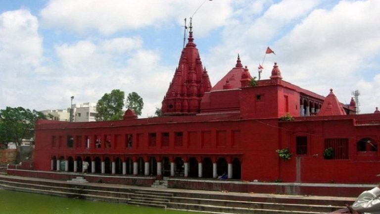 वाराणसी का दुर्गा कुंड मंदिर: आदिकाल के 3 मंदिरों में से एक, जहाँ माँ दुर्गा के विरोधियों के रक्त से हुआ कुंड का निर्माण