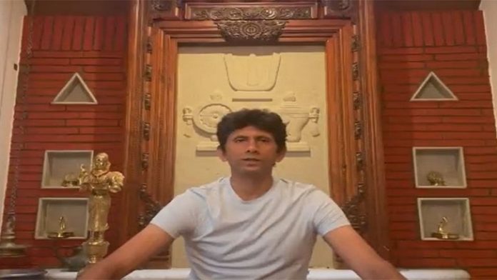 शिव स्त्रोत का पाठ करते हुए वेंकटेश प्रसाद