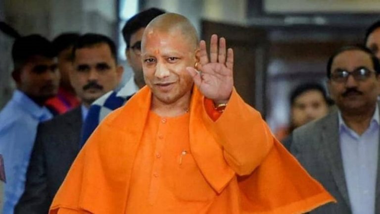 सीएम योगी ने 2 लाख 853 लाभार्थियों के अकाउंट में ट्रांसफर किए ₹1341.17 करोड़: गरीबों को दी PM आवास योजना की सौगात