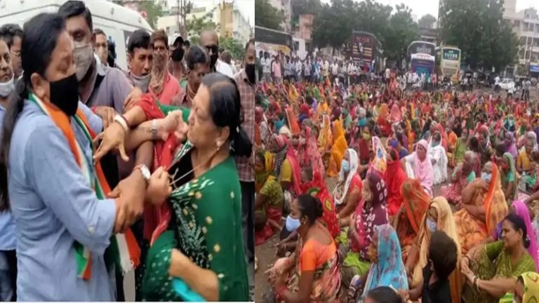गुजरात में कॉन्ग्रेस की रैली, 2 महिला नेता आपस में खूब लड़ीं, गला पकड़ा-थप्पड़बाजी: Video वायरल