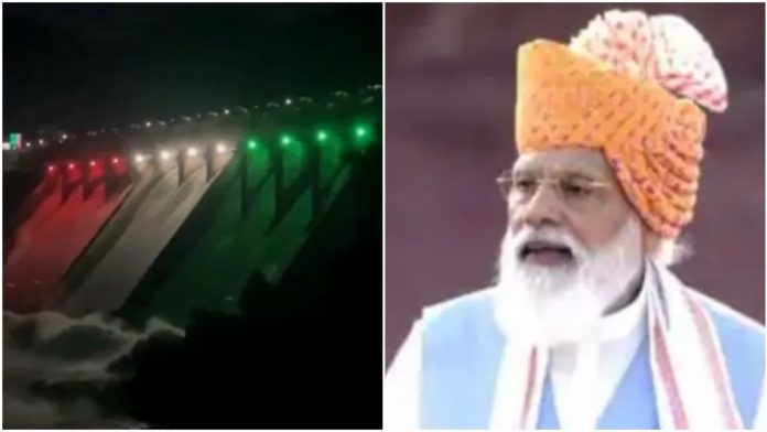 स्वतंत्रता दिवस पर तिरंगे के रंग से रंगा जम्मू-कश्मीर