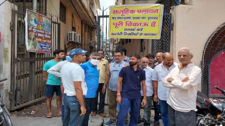 ‘माँस फेंक करते हैं परेशान’: 81 हिन्दू परिवारों ने लगाए ‘मकान बिकाऊ है’ के पोस्टर, एक्शन में मुरादाबाद पुलिस