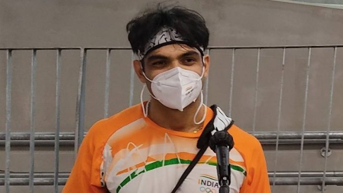 नीरज चोपड़ा, बुखार, स्वर्ण पदक