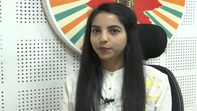 ‘मौत का वक्त याद करो जब कब्र में उतारी जाओगी’: कश्मीर में सिर नहीं ढँकने पर मुस्लिम कट्टरपंथियों के निशाने पर 20 साल की RJ