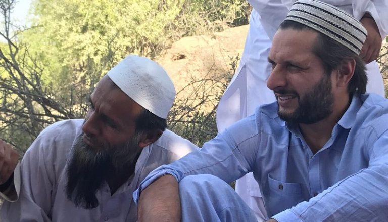 ‘लड़कियाँ इस्लामी सिद्धांत ही अपनाएँ, जीवन सफल होगा’ – हिंदू आरती पर TV तोड़ने वाले शाहिद अफरीदी के विचार