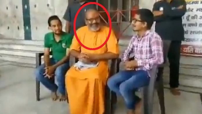यति नरसिंहानंद सरस्वती, महिला
